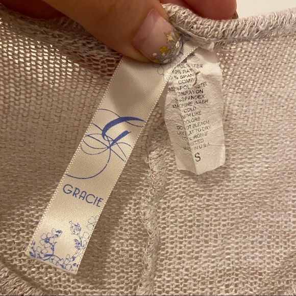 Gracie - Poncho / Very Light Sweater - Picture 3 of 4